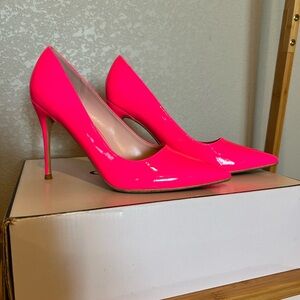 Neon pink, pointed toe pumps. Size 9. Lightly worn.